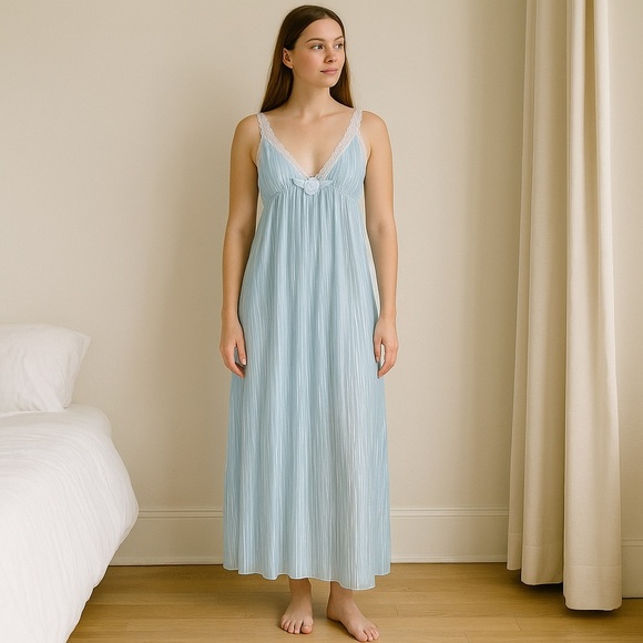 NWT Vintage 70s 80s Baby Blue Pleated Nightgown & Robe Set - Picture 3 of 15